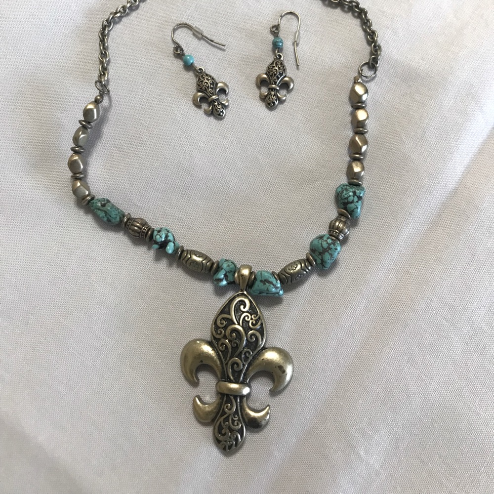 LAST PRICE DROP Gold Tone Fleur De Lis Turquoise Bead Burnished Necklace Set